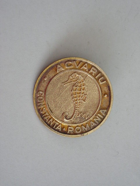 QW9 I 45 - Insigna - tematica turism - Acvariul - Constanta