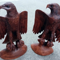 Superbe sculpturi vulturi de dimensiuni impresionante din lemn masiv