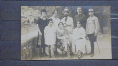 FAMILIE CU OFITERI LA BAILE HERCULANE, ANII 1910 - STAMPILA ATELIER KRAKOVSKY foto