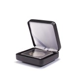 Leuchtturm Nobile &ndash; o casetă de prezentare elegantă pentru o singură monedă cu diametrul de p&acirc;nă la 50 mm.