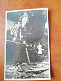 Fotografie tip Carte Postala, excursie la munte intrare in pestera, necirculata