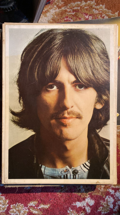 THE BEATLES, GEORGE HARRISON FOTO VECHE,FORMAT MARE PE SUPORT CARTON/29x21cm.