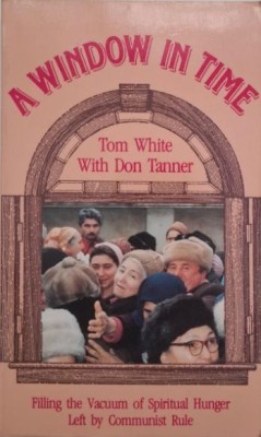 A Window in Time. Filling the Vacuum of Spiritual Hunger Left by Communist Rule - Tom White, Don Tanner foto