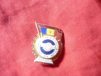 Insigna Uniunea Generală a Sindicatelor din Rom&amp;acirc;nia , metal si email , h=2,2cm foto