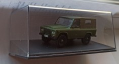 Macheta ARO 240 verde armata - IXO/ DeAgostini 1/43 vitrina plexy
