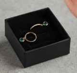 Cumpara ieftin Cercei Asimetrici din Argint 925 Placati cu Aur, Tortite cu Zirconiu si Pendante Verzi, 1.94g