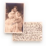 Carte poștală cu ampla &icirc;nsemnare a reginei Maria a Rom&acirc;niei și cu semnătura fiicei sale Mărioara, 1928
