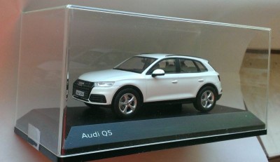 Macheta Audi Q5 MK2 2017 alb - iScale 1/43 foto