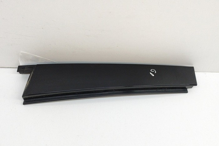 Ornament vertical ușă dreapta spate VW TOUAREG 7P5 2016 OEM: 7P6839902 27587426
