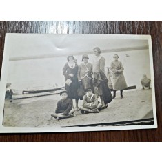 Fotografie tip Carte postala, familie la plaja, perioada interbelica, necirculata