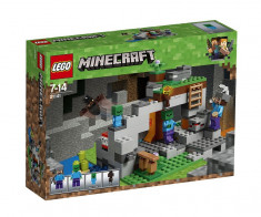 Set de constructie LEGO Minecraft Pestera cu zombi foto