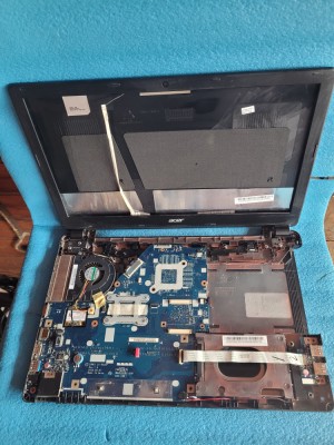 placa de baza, procesor si carcasa incompleta ACER Aspire E1-530 - de piese - foto