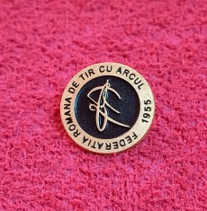 Insigna sport - FEDERATIA de TIR cu ARCUL din ROMANIA foto
