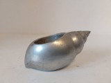 Suport vintage metal neferos pentru ou fiert / lumanare, in forma de cochilie de melc, 13 cm, anii 30