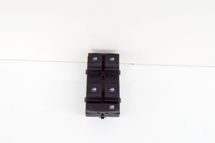 Buton geam ușă dreapta față OPEL MOKKA / MOKKA X 2018 OEM: 22915118 17808993