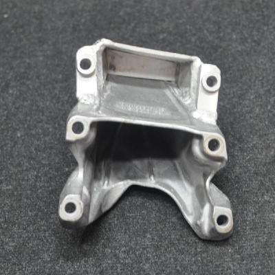 Suport motor dreapta AUDI Q5 8R 2013 OEM: 8K0199307CB 1954454 foto