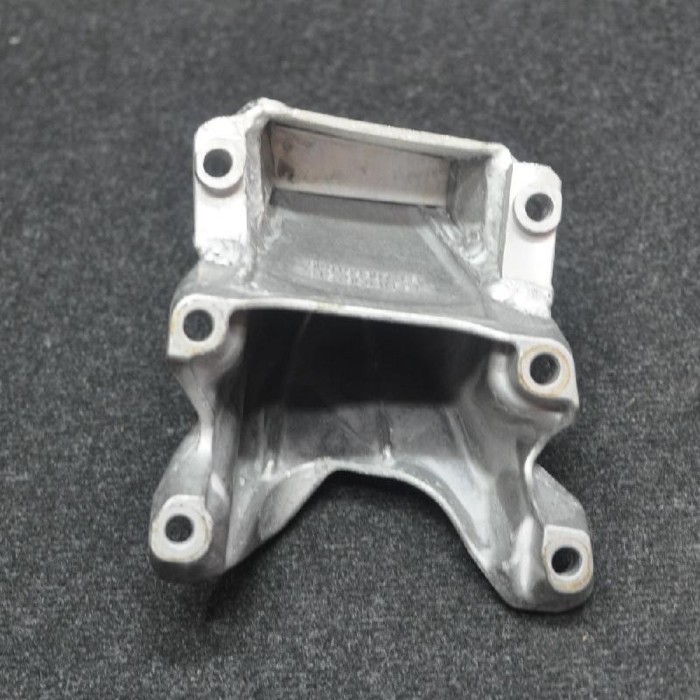 Suport motor dreapta AUDI Q5 8R 2013 OEM: 8K0199307CB 1954454