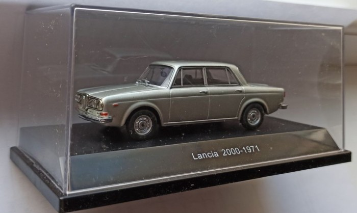 Macheta Lancia 2000 1971 silver - Starline 1/43