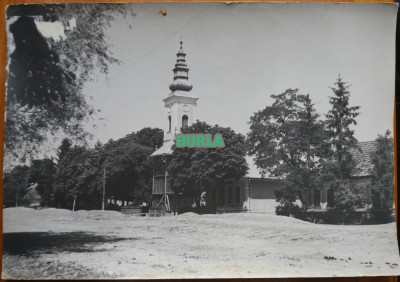 Fotografie interbelica ; Biserica si scoala din comuna Borlesti , jud. Satu Mare foto