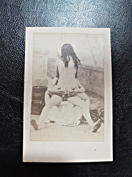 Fotografie veche, cu tema erotica