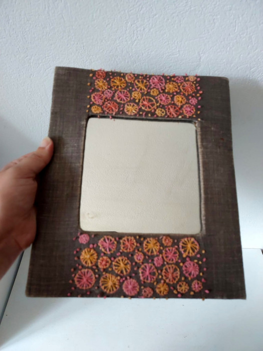 Oglinda vintage in rama de carton imbracat in textil cu cusatura manuala