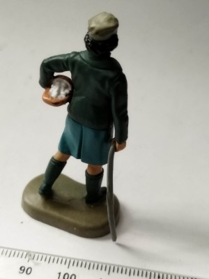 bnk jc Britains Ltd - Farm - femeie cu cosulet si baston foto