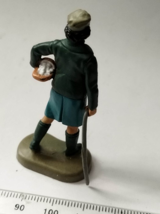 bnk jc Britains Ltd - Farm - femeie cu cosulet si baston