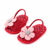 Pantofiori decupati rosii cu margareta roz (Marime Disponibila: 6-9 luni