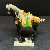 Statuetă din ceramică &ndash; cal decorativ negru cu accente verzi și galbene, China