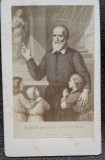 Fotografie tip CDV, preot catolic Filip Neri cu cativa copii, inceput de secol XX