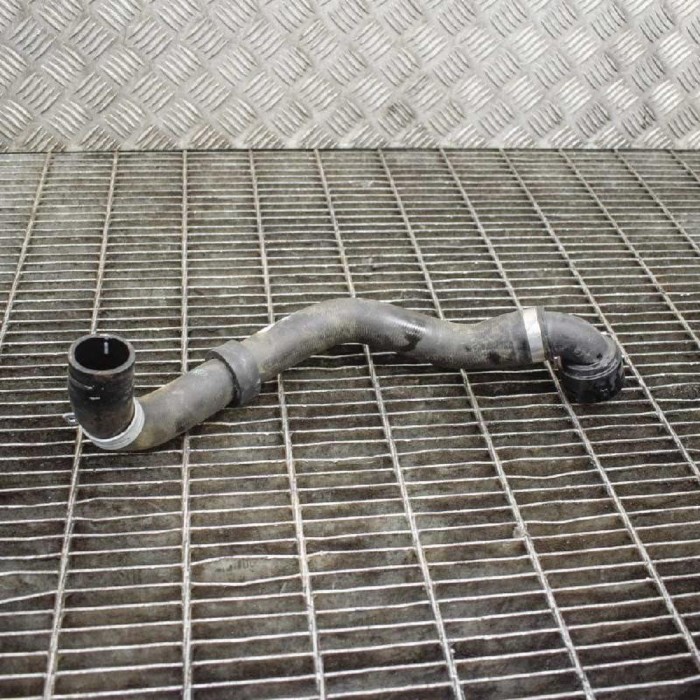 Furtun radiator răcire dreapta VOLVO S60 II 2017 OEM: 31474845 10696264