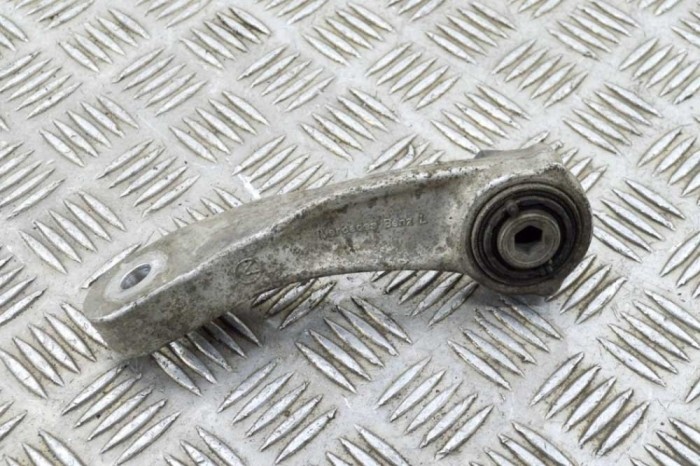Bieleta stabilizatoare st&acirc;nga față MERCEDES-BENZ C Coupe C205 2018 OEM: A2053230717 17680864