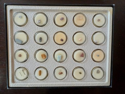 NI62 Colecție de pietre și minerale Sch&amp;auml;tze der erde foto