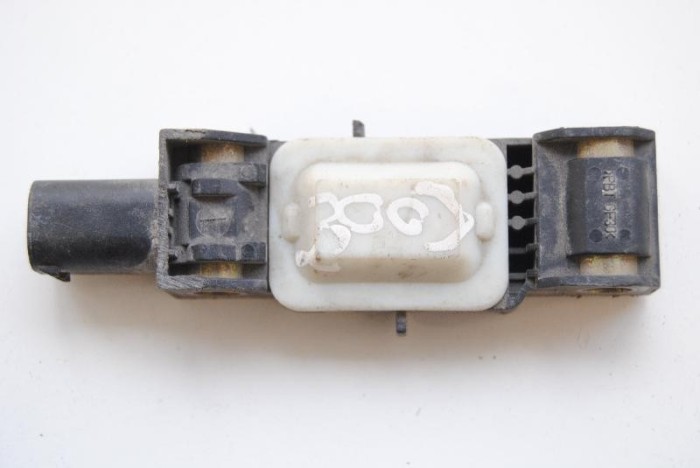Senzor de impact st&acirc;nga față CHRYSLER 300 C LX 2006 OEM: 04671779AC 1767671