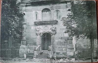 Carte postala, intrarea de nord in Catedrala din Alba Iulia, perioada interbelica foto