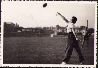 M169 Aruncătoare de disc, studio Vesa ONEF, perioada interbelică foto