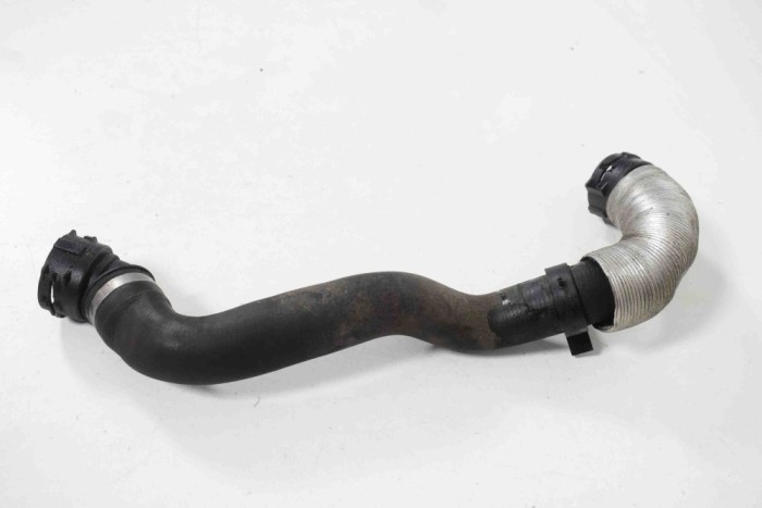 Furtun radiator răcire dreapta BMW 3 E90 2010