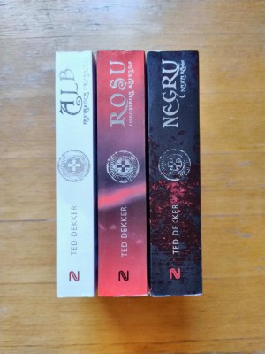Trilogia cercului (Negru, Rosu, Alb), de Ted Dekker foto