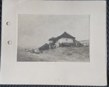 Fotografie pe carton, han pe drum de tara, Romania, sfarsit de secol XIX