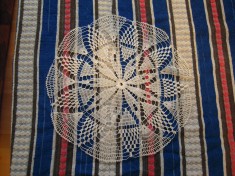 Macrame (mileu) de culoare alba cu diametrul de 38 centimetri