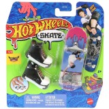 Set mini placa skateboard cu pantofi, Hot Wheels, Gnarly Handplant, HVJ91