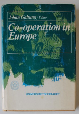 CO - OPERATION IN EUROPE par JOHAN GALTUNG , editor , 1970, DEDICATIE CATRE ACAD . COSTIN MURGESCU * foto