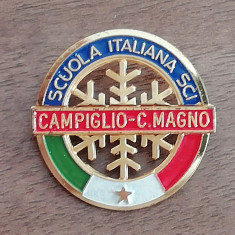 M3 K 11 - Insigna - tematica sport - schi - Scoala italiana de schi