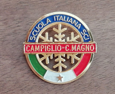 M3 K 11 - Insigna - tematica sport - schi - Scoala italiana de schi foto