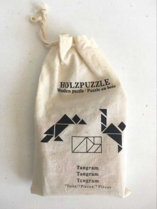 Joc Tangram puzzle, 7 piese, lemn, in sac textil + carticica cu modele