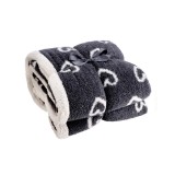 Cumpara ieftin Patura textil sherpa alb negru Inimioare 130 x 160 cm