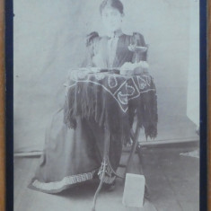 Fotografie pe carton , de secol 19 , mare ; Doamna din familia Cantacuzino