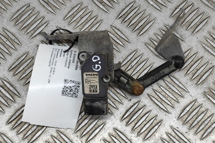Senzor de nivel &icirc;nălțime dreapta spate VOLVO XC90 II 2019 OEM: 32246988 | 23824243