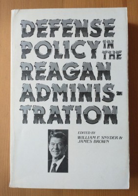 William P. Snyder; James Brown (ed) - Defense Policy In The Reagan Administration foto