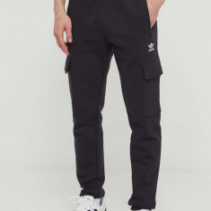 adidas Originals pantaloni de trening Trefoil Essentials Cargo Pants culoarea negru, cu imprimeu, IP2755